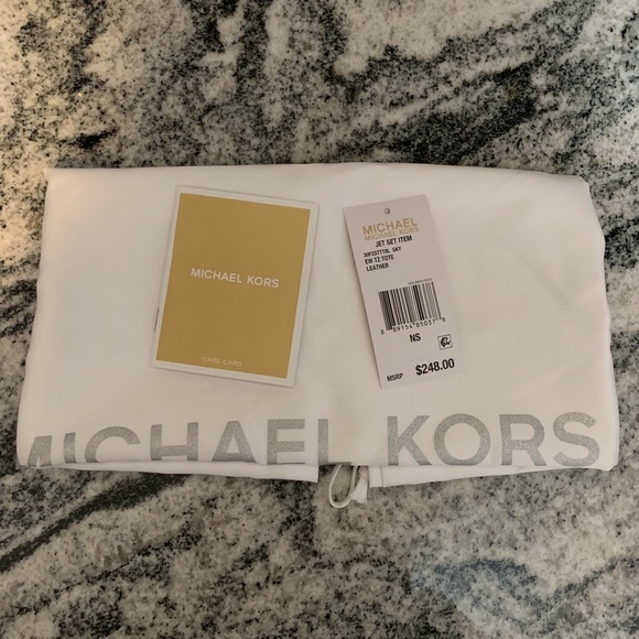 SOLD ON Ⓜ️ Micheal Kors Purse - Picture 4 of 4